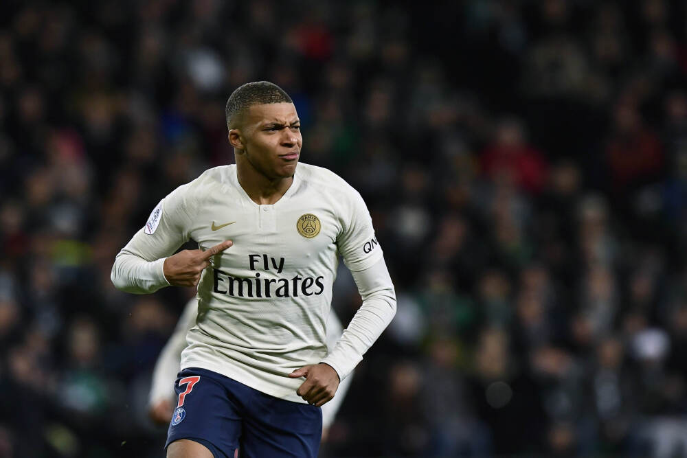 军医叛逃泄166万情报，法国离奇瘫痪，新版虽远必诛